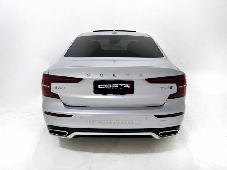 VOLVO - S60 - 2020/2020 - Prata - Sob Consulta