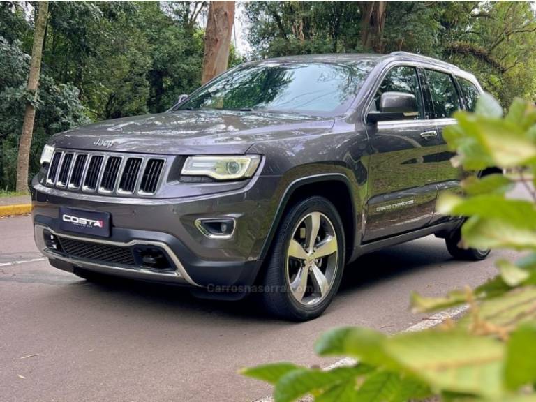 JEEP - GRAND CHEROKEE - 2015/2015 - Cinza - R$ 125.000,00