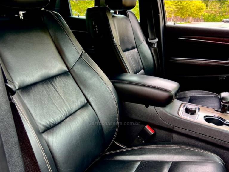 JEEP - GRAND CHEROKEE - 2015/2015 - Cinza - R$ 125.000,00