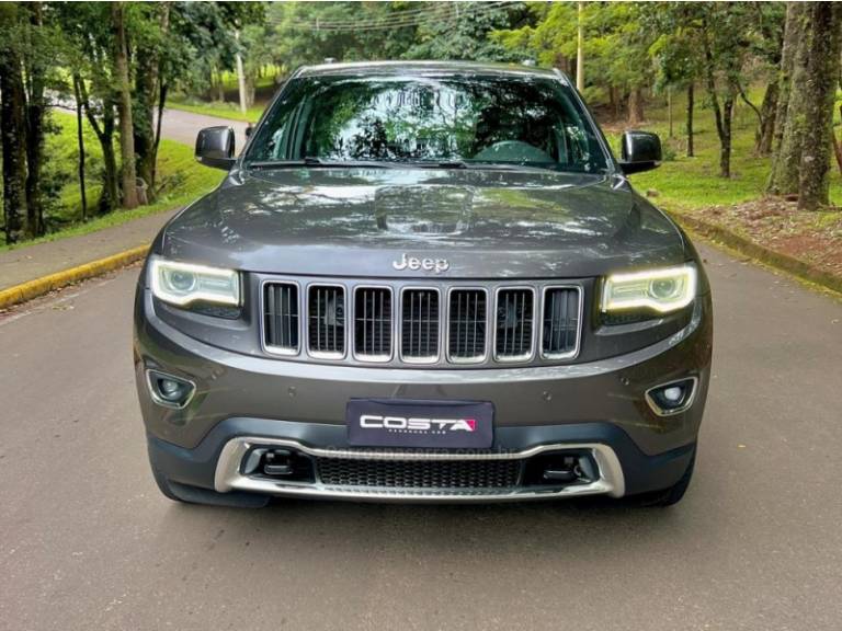 JEEP - GRAND CHEROKEE - 2015/2015 - Cinza - R$ 125.000,00