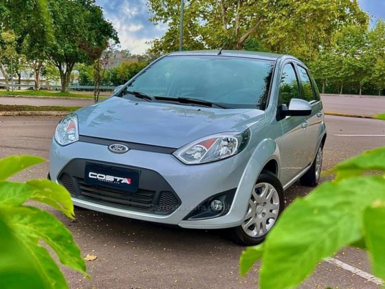 FORD - FIESTA - 2013/2013 - Prata - R$ 69.000,00