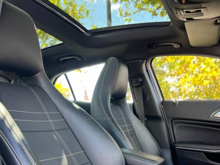 MERCEDES-BENZ - GLA 200 - 2015/2015 - Cinza - R$ 119.900,00