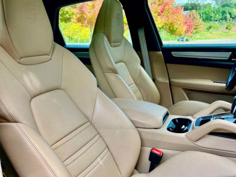 PORSCHE - CAYENNE - 2023/2023 - Verde - R$ 710.000,00