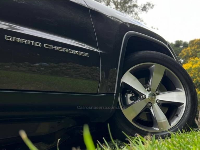 JEEP - GRAND CHEROKEE - 2015/2015 - Cinza - R$ 125.000,00