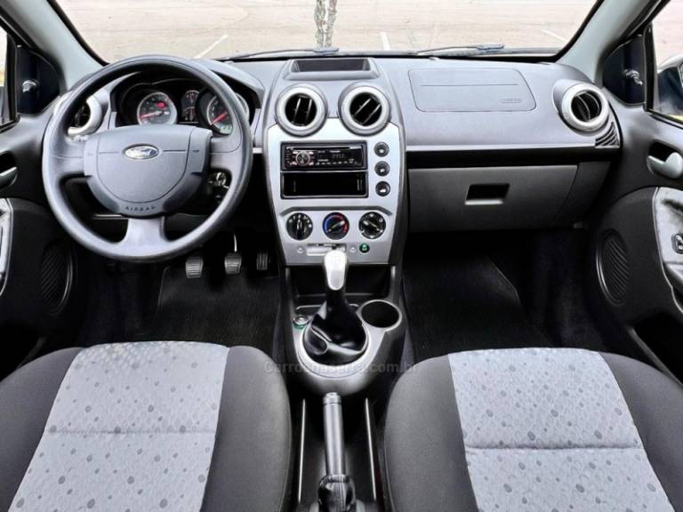 FORD - FIESTA - 2013/2013 - Prata - R$ 69.000,00