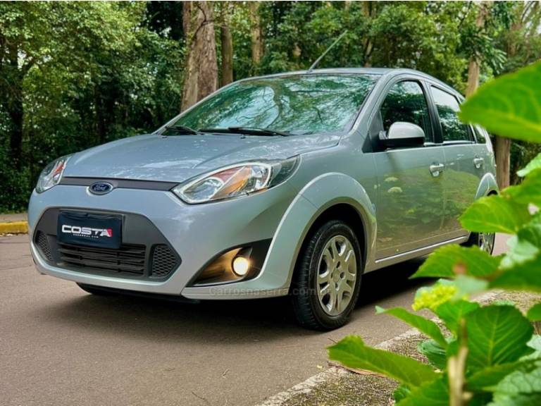 FORD - FIESTA - 2013/2013 - Prata - R$ 69.000,00