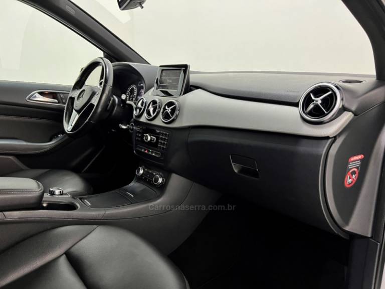 MERCEDES-BENZ - B 200 - 2014/2014 - Prata - Sob Consulta