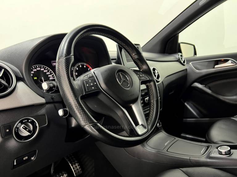 MERCEDES-BENZ - B 200 - 2014/2014 - Prata - Sob Consulta