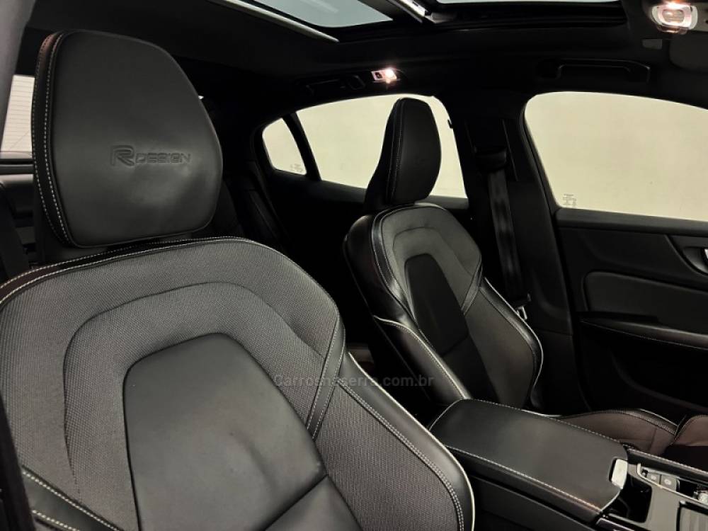 VOLVO - S60 - 2020/2020 - Prata - Sob Consulta