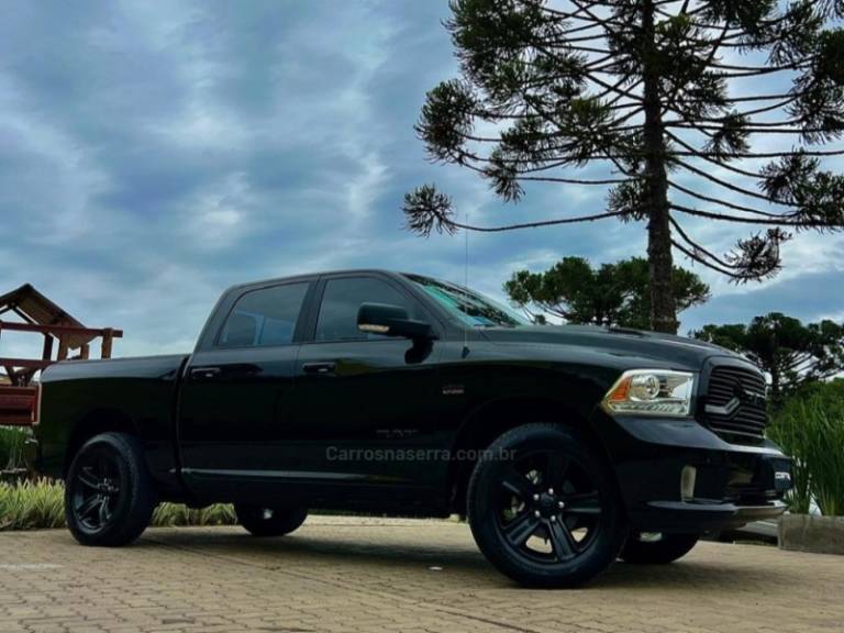 RAM - 1500 - 2022/2022 - Preta - R$ 299.900,00