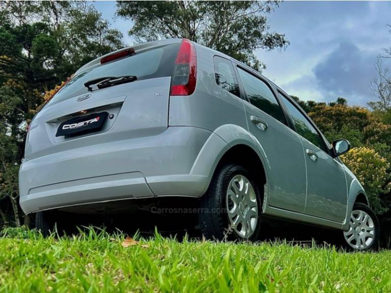 FORD - FIESTA - 2013/2013 - Prata - R$ 69.000,00