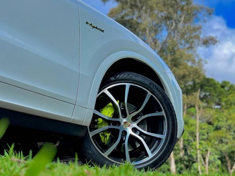 PORSCHE - CAYENNE - 2023/2023 - Verde - R$ 710.000,00