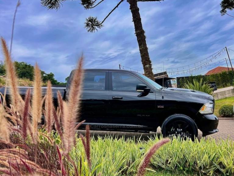RAM - 1500 - 2022/2022 - Preta - R$ 299.900,00