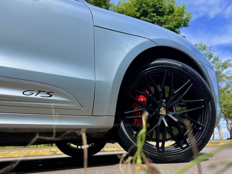 PORSCHE - MACAN - 2023/2023 - Prata - R$ 699.000,00