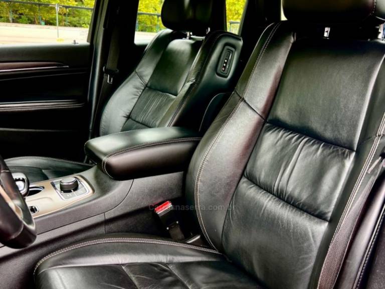 JEEP - GRAND CHEROKEE - 2015/2015 - Cinza - R$ 125.000,00