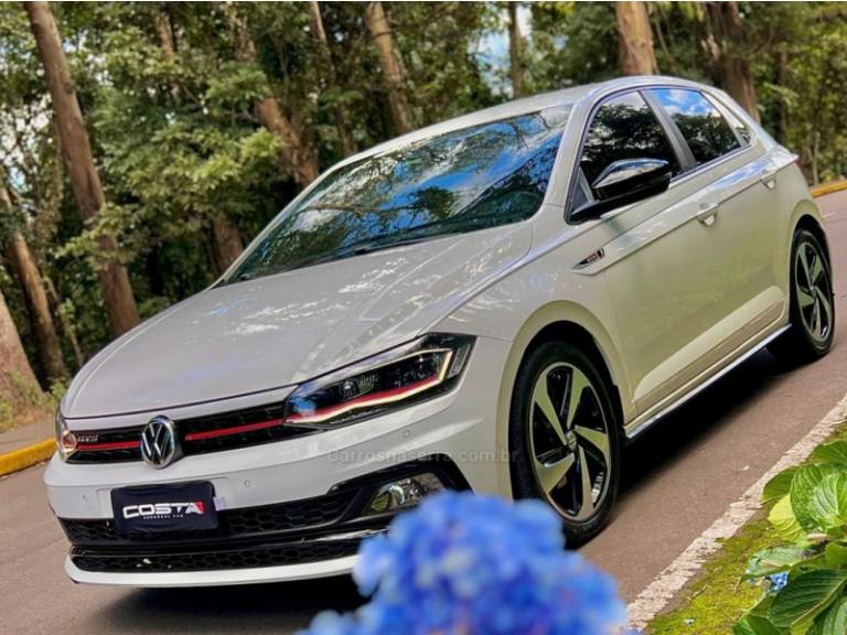 VOLKSWAGEN - POLO - 2021/2021 - Branca - R$ 114.000,00