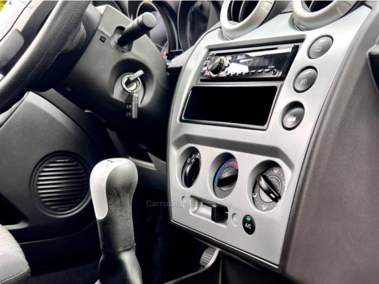 FORD - FIESTA - 2013/2013 - Prata - R$ 69.000,00