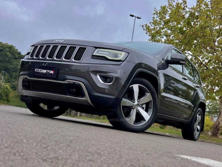 JEEP - GRAND CHEROKEE - 2015/2015 - Cinza - R$ 125.000,00