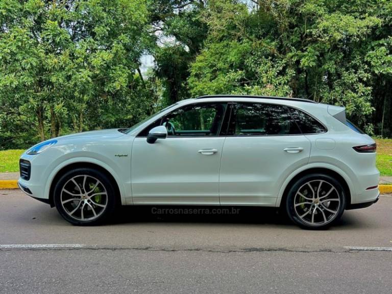 PORSCHE - CAYENNE - 2023/2023 - Verde - R$ 710.000,00