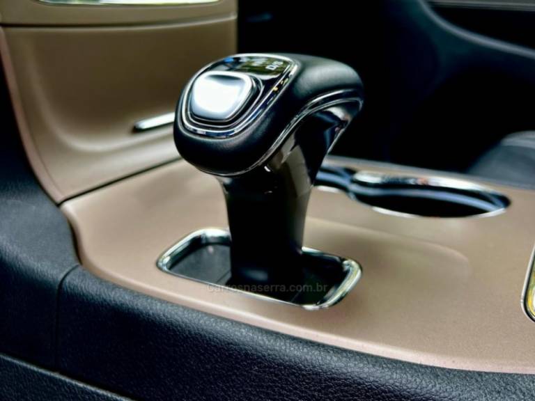 JEEP - GRAND CHEROKEE - 2015/2015 - Cinza - R$ 125.000,00
