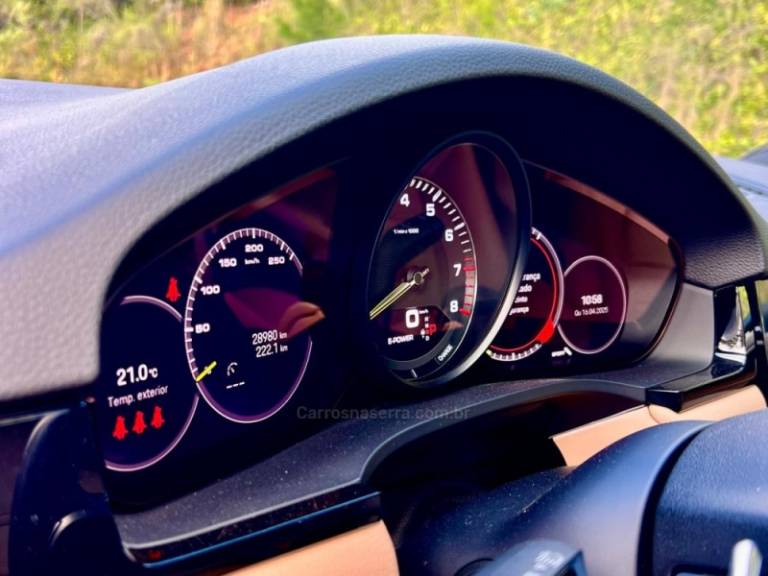 PORSCHE - CAYENNE - 2023/2023 - Verde - R$ 710.000,00