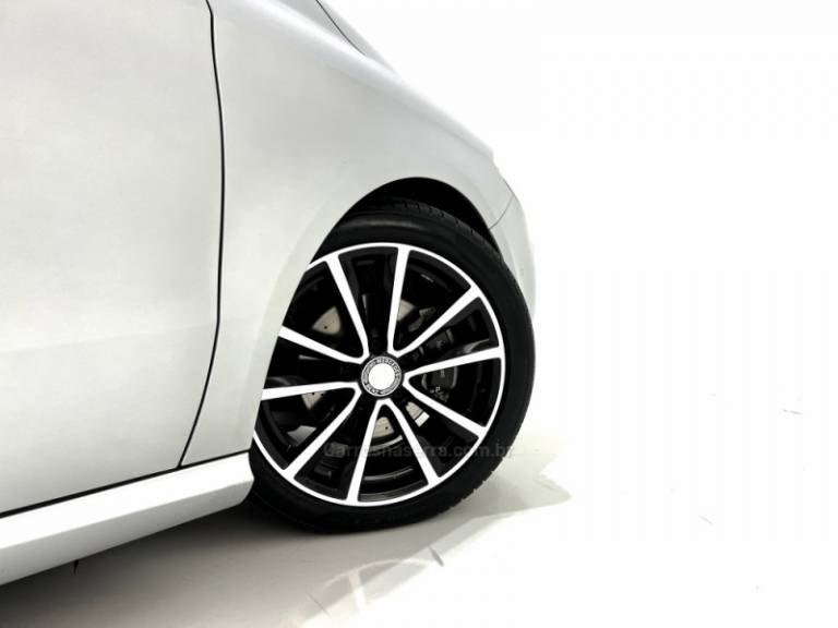MERCEDES-BENZ - B 200 - 2014/2014 - Prata - Sob Consulta