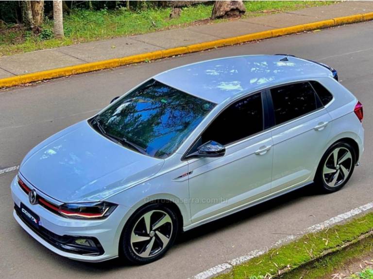 VOLKSWAGEN - POLO - 2021/2021 - Branca - R$ 114.000,00