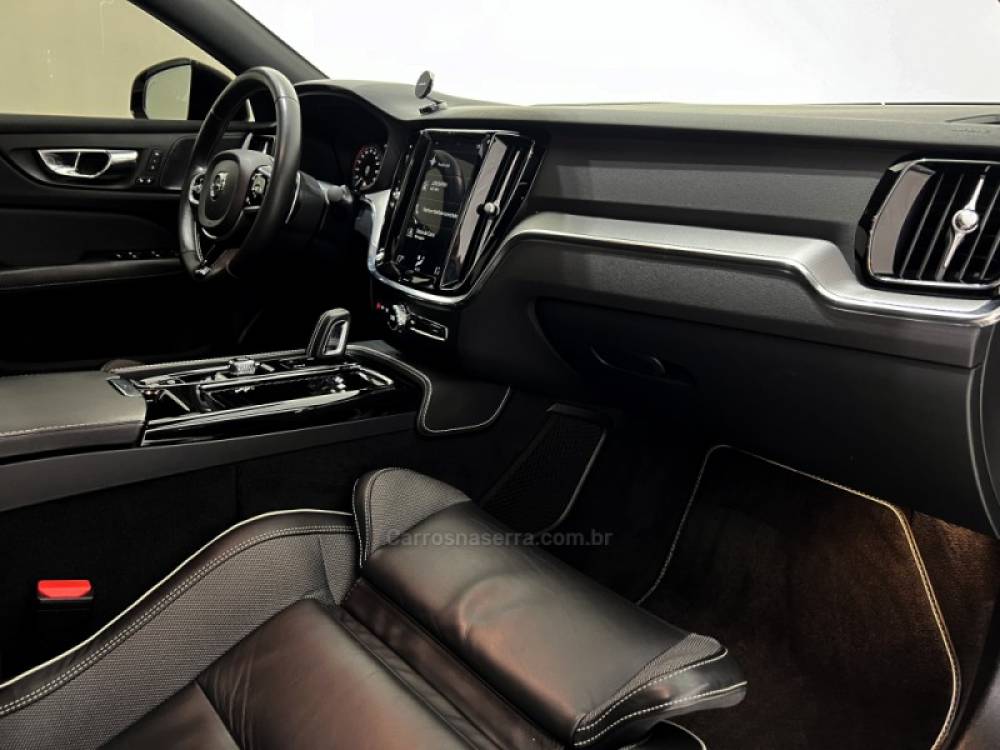 VOLVO - S60 - 2020/2020 - Prata - Sob Consulta