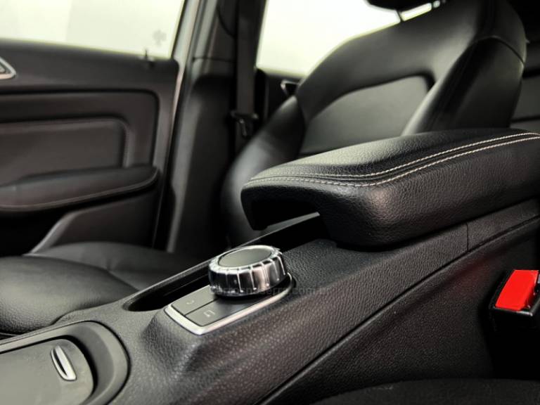 MERCEDES-BENZ - B 200 - 2014/2014 - Prata - Sob Consulta