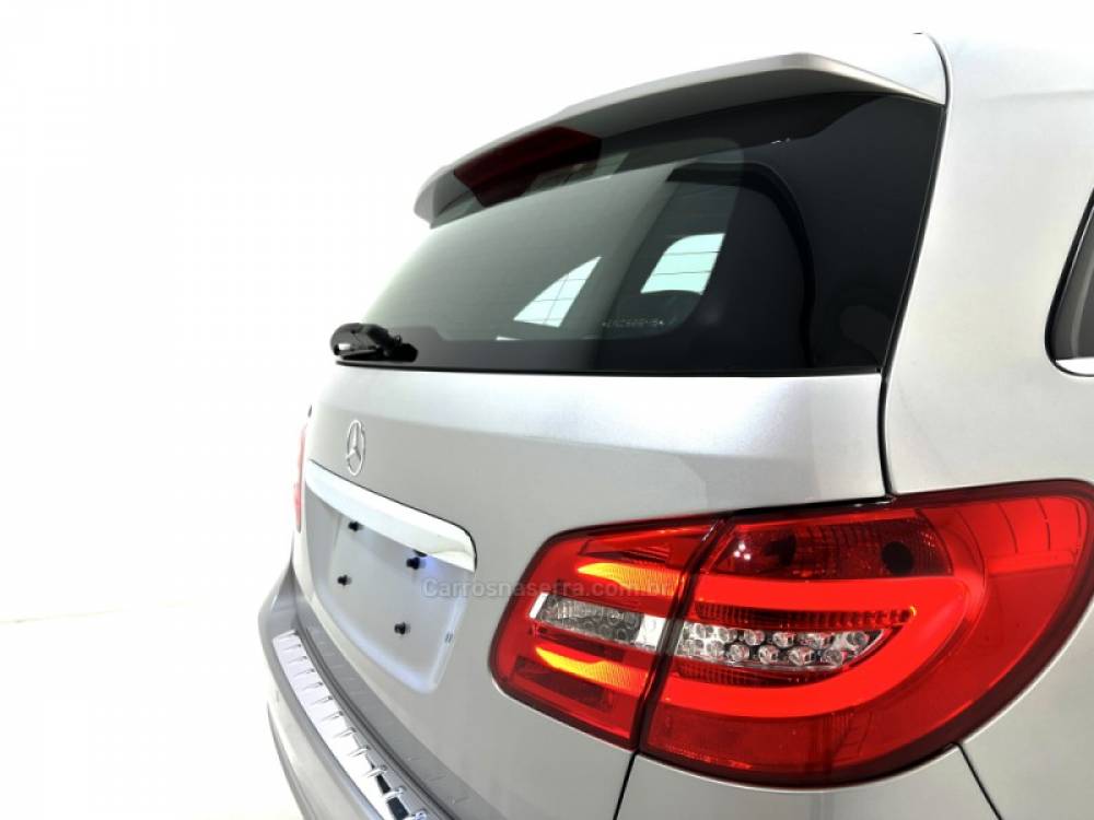 MERCEDES-BENZ - B 200 - 2014/2014 - Prata - Sob Consulta
