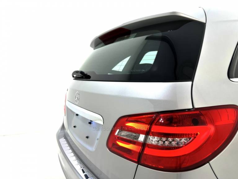 MERCEDES-BENZ - B 200 - 2014/2014 - Prata - Sob Consulta