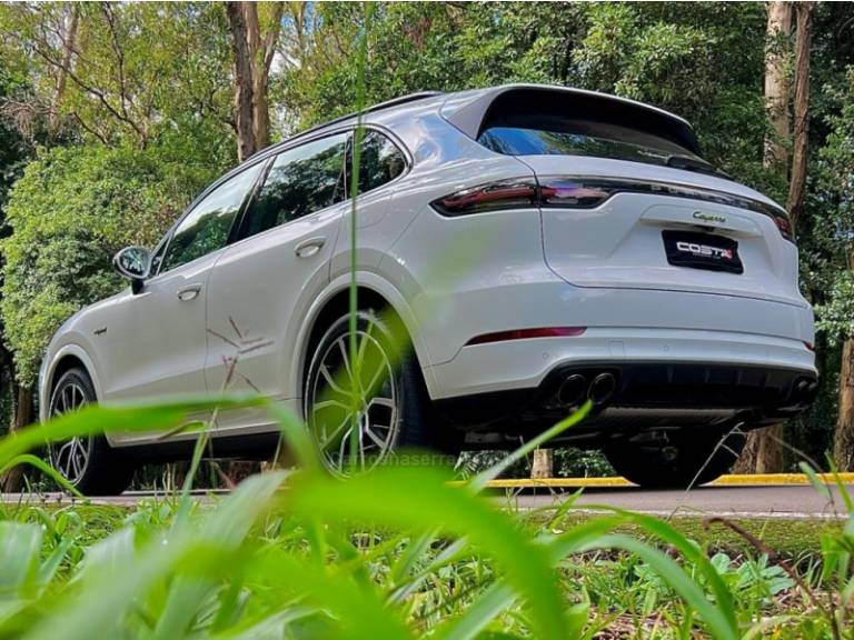 PORSCHE - CAYENNE - 2023/2023 - Verde - R$ 710.000,00