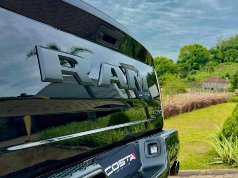 RAM - 1500 - 2022/2022 - Preta - R$ 299.900,00
