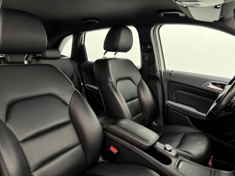 MERCEDES-BENZ - B 200 - 2014/2014 - Prata - Sob Consulta