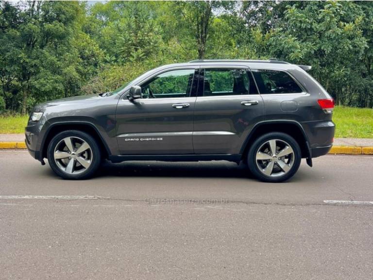 JEEP - GRAND CHEROKEE - 2015/2015 - Cinza - R$ 125.000,00