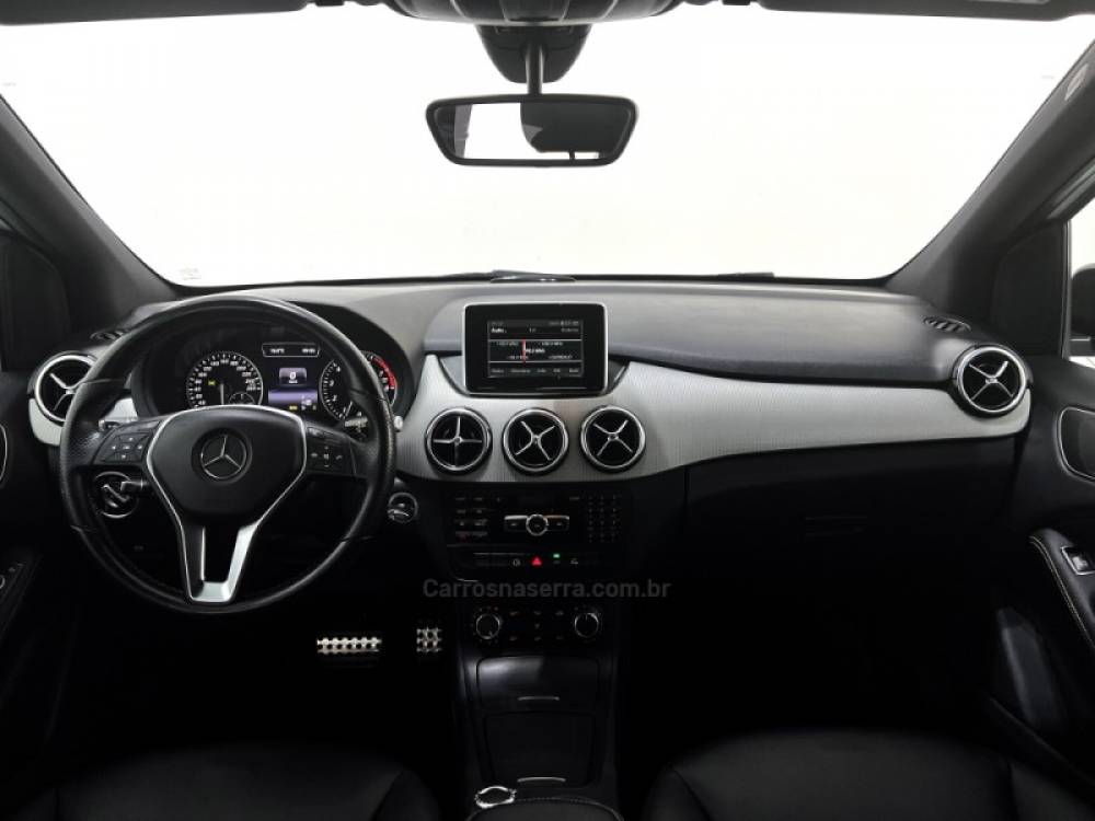 MERCEDES-BENZ - B 200 - 2014/2014 - Prata - Sob Consulta
