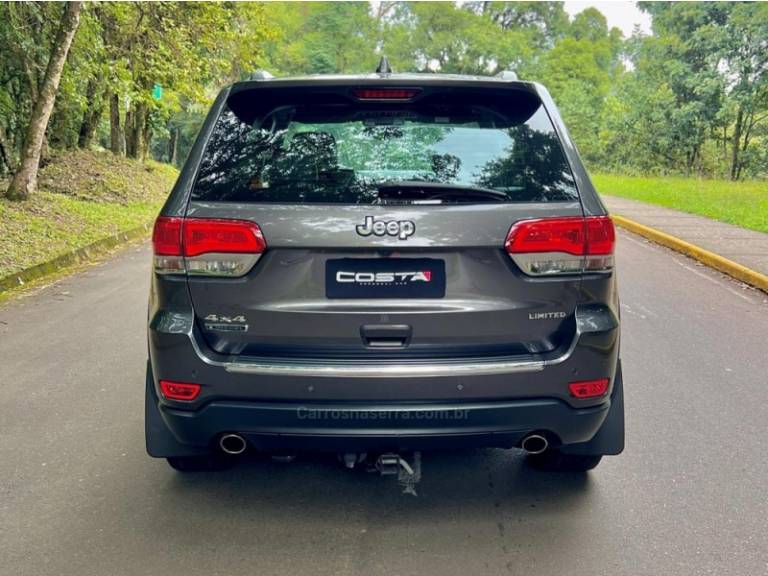 JEEP - GRAND CHEROKEE - 2015/2015 - Cinza - R$ 125.000,00