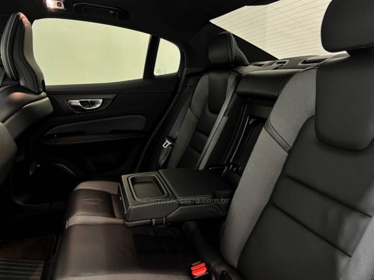 VOLVO - S60 - 2020/2020 - Prata - Sob Consulta
