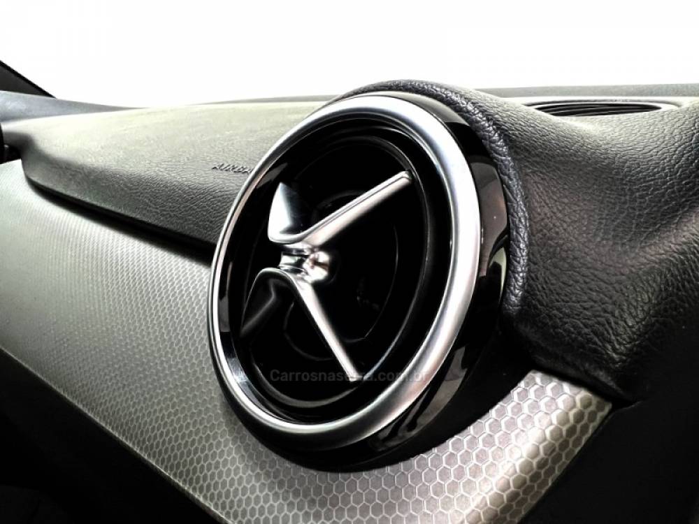 MERCEDES-BENZ - B 200 - 2014/2014 - Prata - Sob Consulta