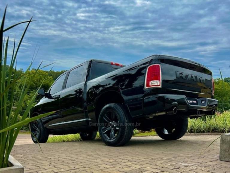 RAM - 1500 - 2022/2022 - Preta - R$ 299.900,00