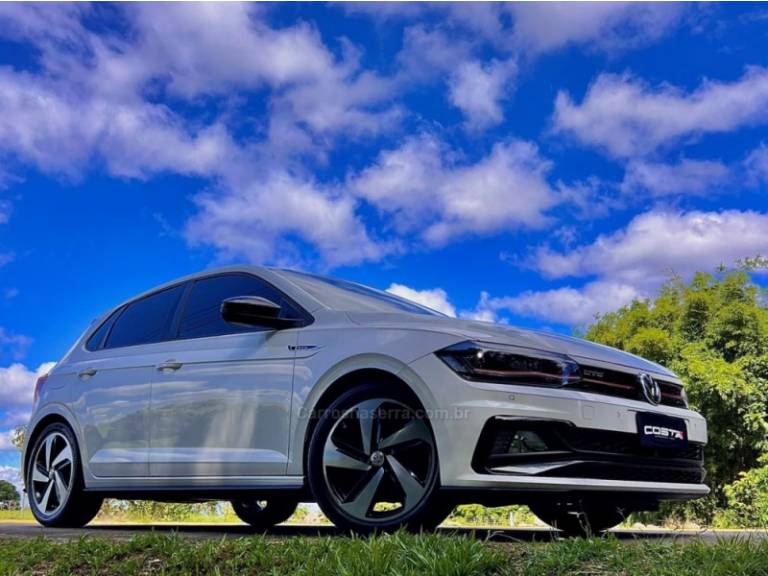 VOLKSWAGEN - POLO - 2021/2021 - Branca - R$ 114.000,00