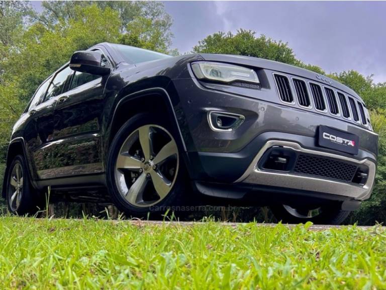 JEEP - GRAND CHEROKEE - 2015/2015 - Cinza - R$ 125.000,00