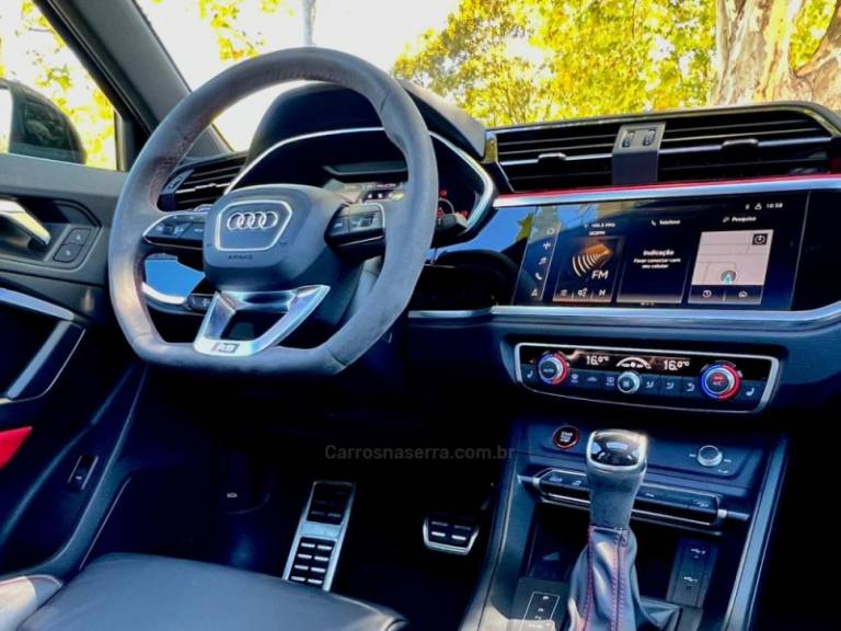 AUDI - RS Q3 - 2022/2022 - Preta - Sob Consulta