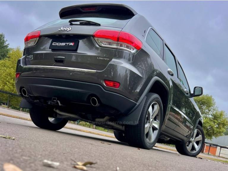 JEEP - GRAND CHEROKEE - 2015/2015 - Cinza - R$ 125.000,00