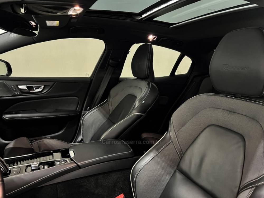 VOLVO - S60 - 2020/2020 - Prata - Sob Consulta