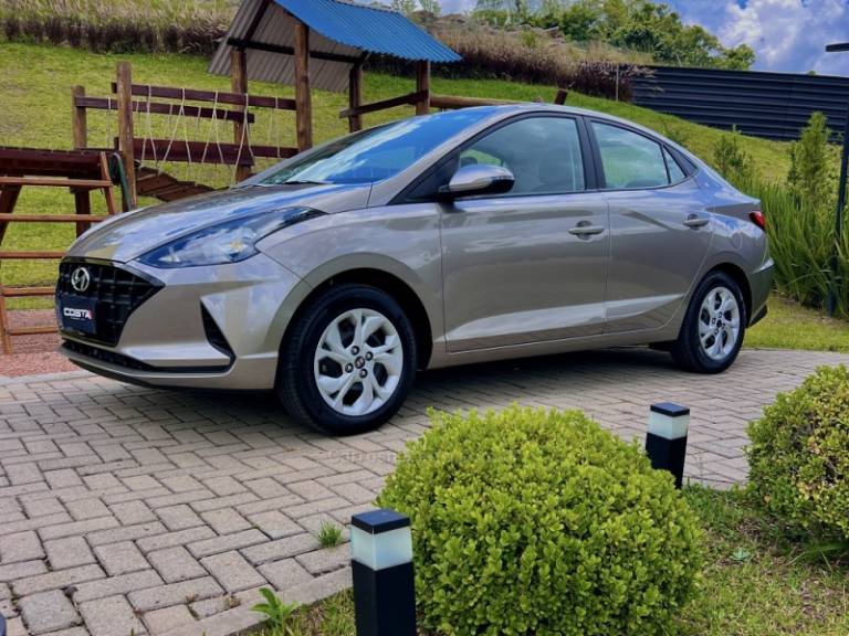 HYUNDAI - HB20S - 2022/2022 - Dourada - Sob Consulta