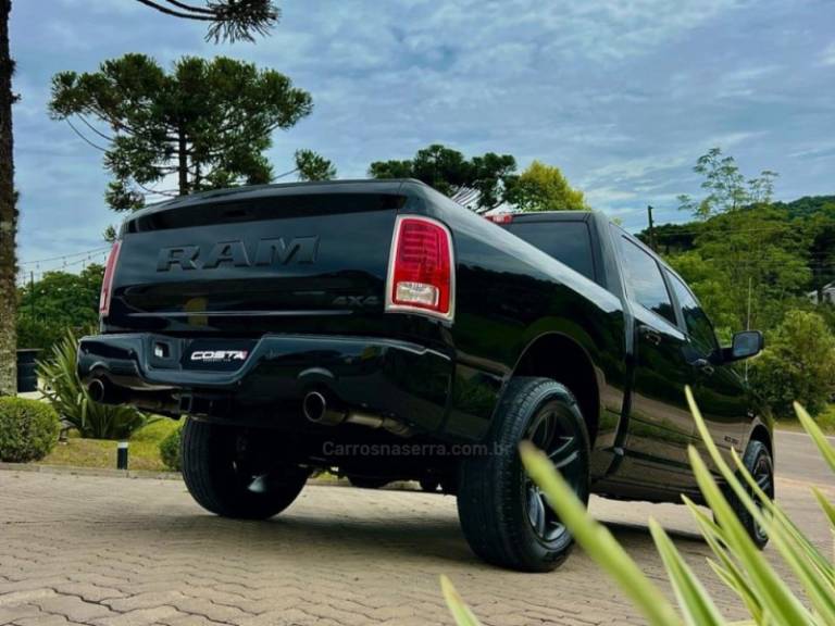 RAM - 1500 - 2022/2022 - Preta - R$ 299.900,00