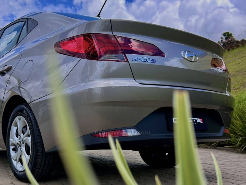 HYUNDAI - HB20S - 2022/2022 - Dourada - Sob Consulta